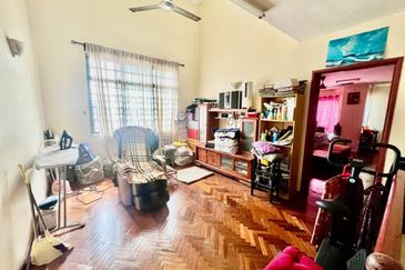 FREEHOLD  End Lot, Sri Damansara  Kuala Lumpur