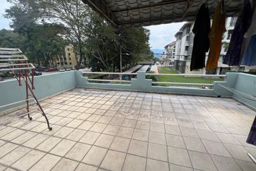 FREEHOLD  End Lot, Sri Damansara  Kuala Lumpur