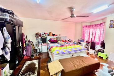 FREEHOLD  End Lot, Sri Damansara  Kuala Lumpur