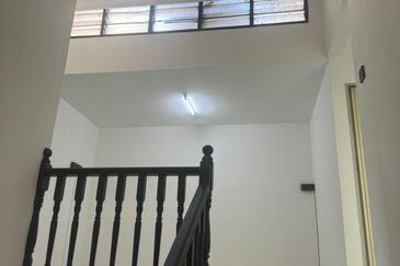 Banting  Jalan Cempaka 2 Storey Terrace FREEHOLD  FULLY RENOVATION, 