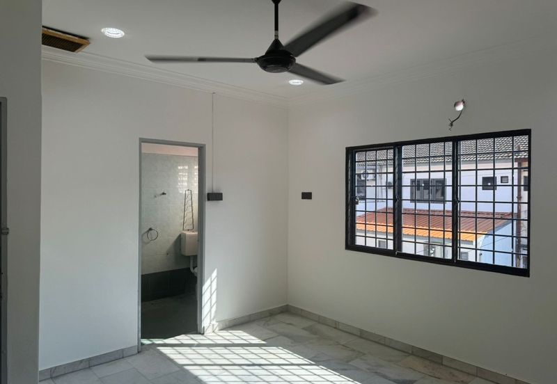 Banting  Jalan Cempaka 2 Storey Terrace FREEHOLD  FULLY RENOVATION, 