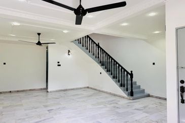 Banting  Jalan Cempaka 2 Storey Terrace FREEHOLD  FULLY RENOVATION, 