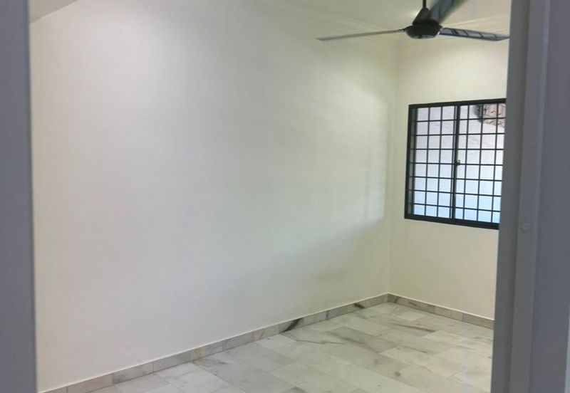 Banting  Jalan Cempaka 2 Storey Terrace FREEHOLD  FULLY RENOVATION, 
