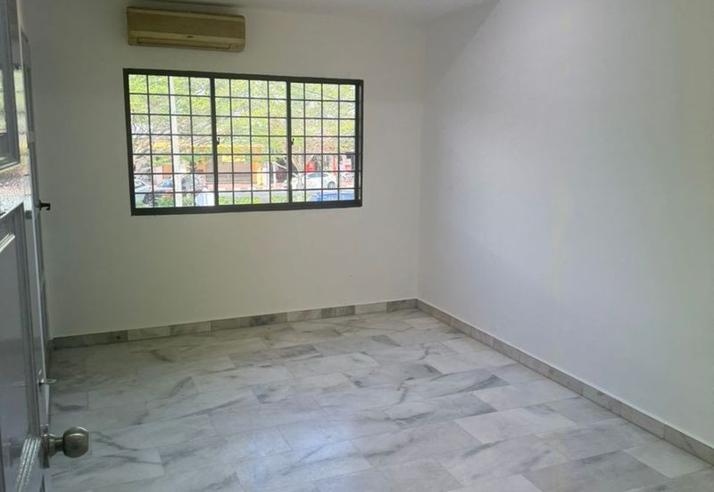 Banting  Jalan Cempaka 2 Storey Terrace FREEHOLD  FULLY RENOVATION, 