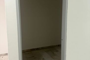 Banting  Jalan Cempaka 2 Storey Terrace FREEHOLD  FULLY RENOVATION, 