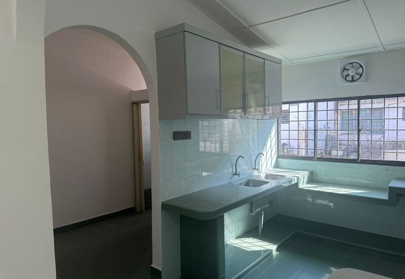 Banting  Jalan Cempaka 2 Storey Terrace FREEHOLD  FULLY RENOVATION, 