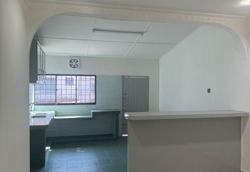 Banting  Jalan Cempaka 2 Storey Terrace FREEHOLD  FULLY RENOVATION, 