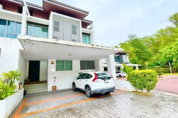 Schumann Symphony Hills Cyberjaya 3 Storey Superlink FREEHOLD