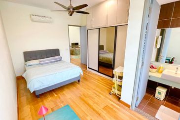 Schumann Symphony Hills Cyberjaya 3 Storey Superlink FREEHOLD