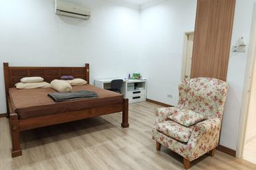 2 Storey Semi D, Jalan Kristal Seksyen 7, Shah Alam