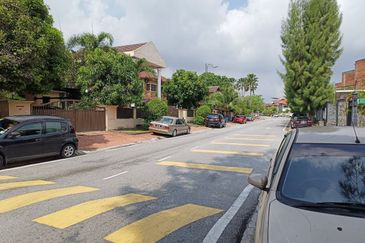 2 Storey Semi D, Jalan Kristal Seksyen 7, Shah Alam