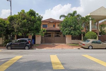 2 Storey Semi D, Jalan Kristal Seksyen 7, Shah Alam