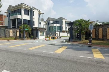 2 Storey Semi D, Jalan Kristal Seksyen 7, Shah Alam