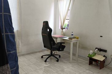 2 Storey Semi D, Jalan Kristal Seksyen 7, Shah Alam