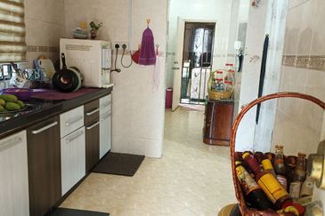 2 Storey Semi D, Jalan Kristal Seksyen 7, Shah Alam