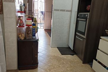 2 Storey Semi D, Jalan Kristal Seksyen 7, Shah Alam