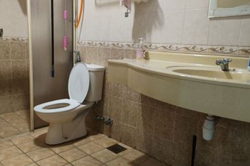 2 Storey Semi D, Jalan Kristal Seksyen 7, Shah Alam