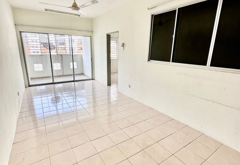 Residensi Bistaria, Ukay Bistari