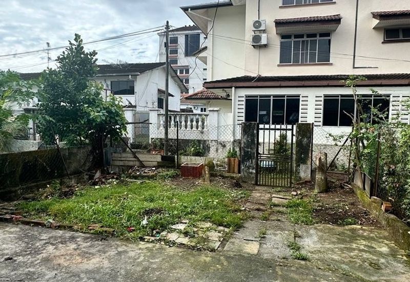 Taman Pelangi, Plentong