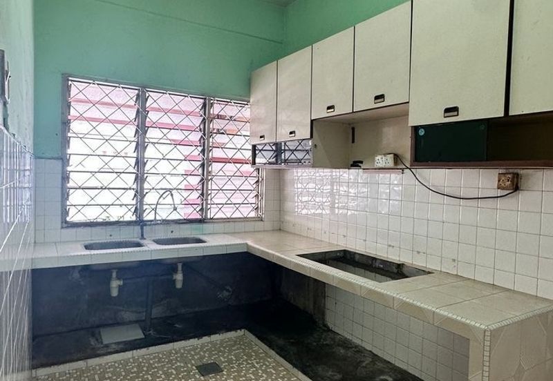 Taman Pelangi, Plentong