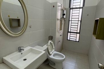 Jalan Mutiara Emas 10/8