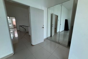 Jalan Mutiara Emas 10/8