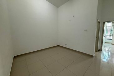 Jalan Mutiara Emas 10/8