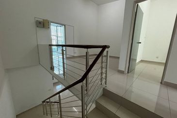 Jalan Mutiara Emas 10/8