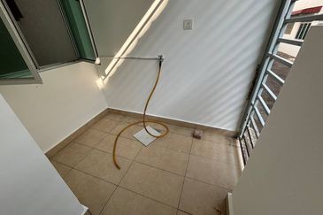 Jalan Mutiara Emas 10/8