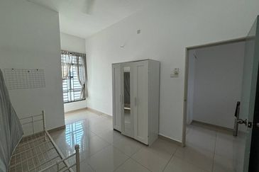 Jalan Mutiara Emas 10/8