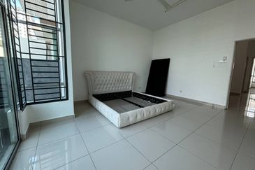 Jalan Mutiara Emas 10/8