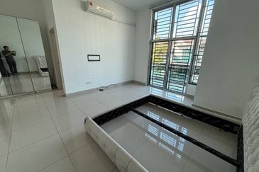 Jalan Mutiara Emas 10/8