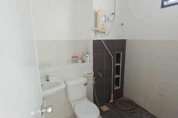 For Rent Setia Tropika 1.5 Storey House Basic Furnish