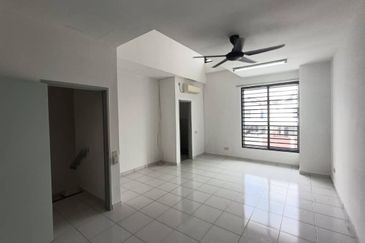 For Rent Setia Tropika 1.5 Storey House Basic Furnish