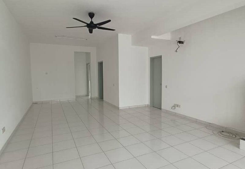 For Rent Setia Tropika 1.5 Storey House Basic Furnish