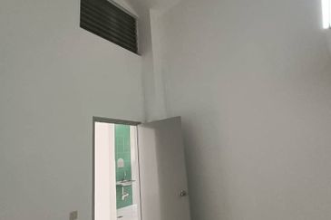 For Rent Setia Tropika 1.5 Storey House Basic Furnish