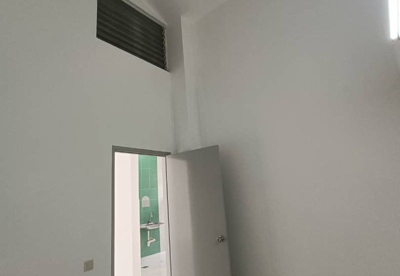 For Rent Setia Tropika 1.5 Storey House Basic Furnish