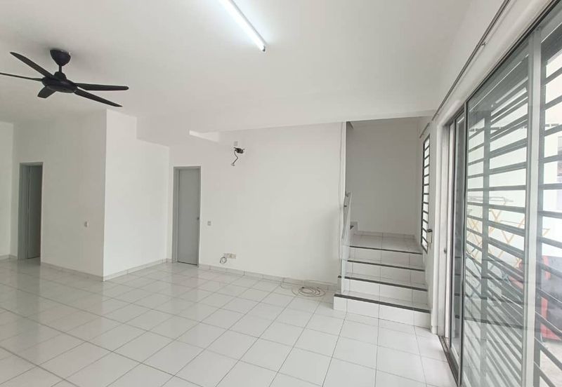 For Rent Setia Tropika 1.5 Storey House Basic Furnish