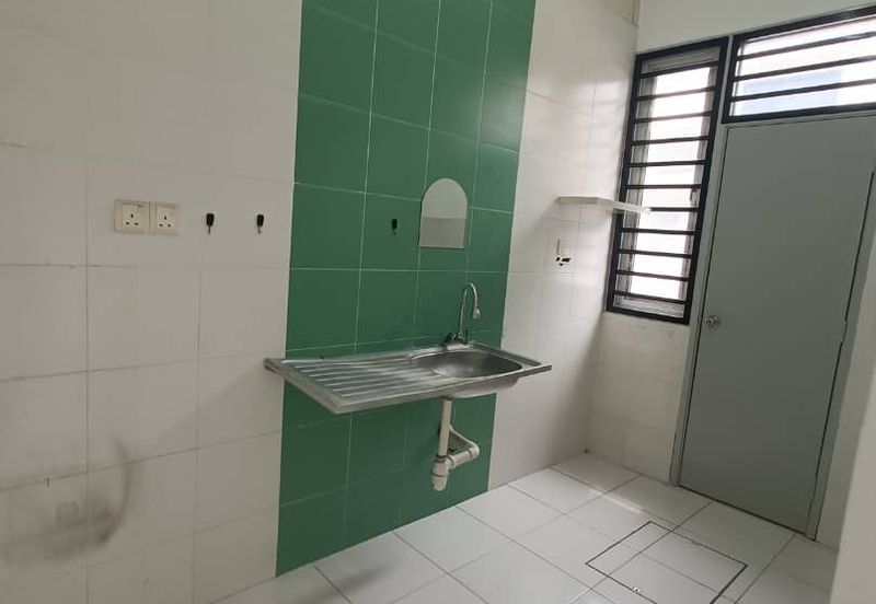 For Rent Setia Tropika 1.5 Storey House Basic Furnish