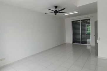 For Rent Setia Tropika 1.5 Storey House Basic Furnish