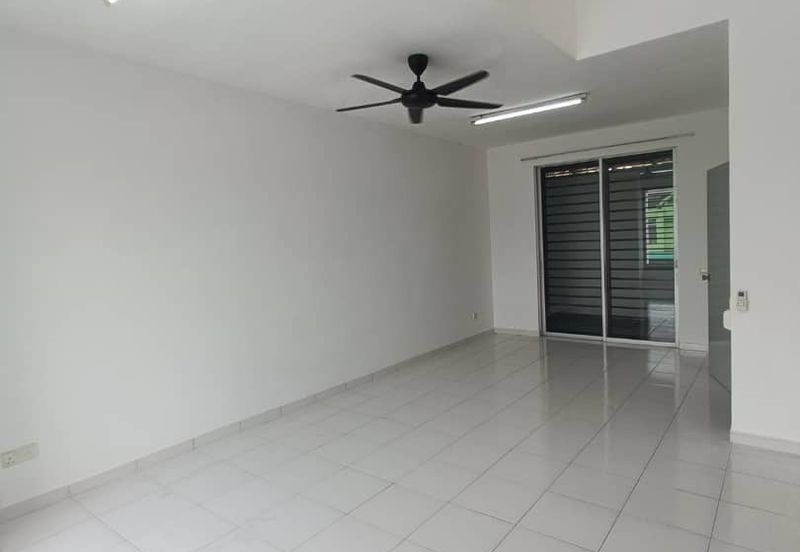 For Rent Setia Tropika 1.5 Storey House Basic Furnish