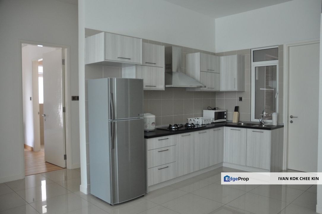 Facing Pool View & Special Carpark Lot (Side By Side), Selangor, Saujana 