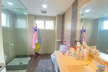 Bungaraya Kondominium, Saujana Subang