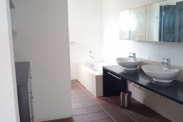 Bungaraya Kondominium, Saujana Subang