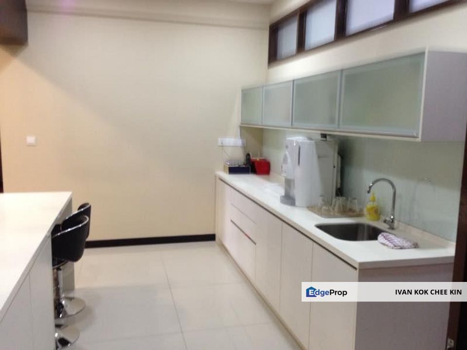 Well Renovated With 3 Carpark Lot, Selangor, Bandar Utama