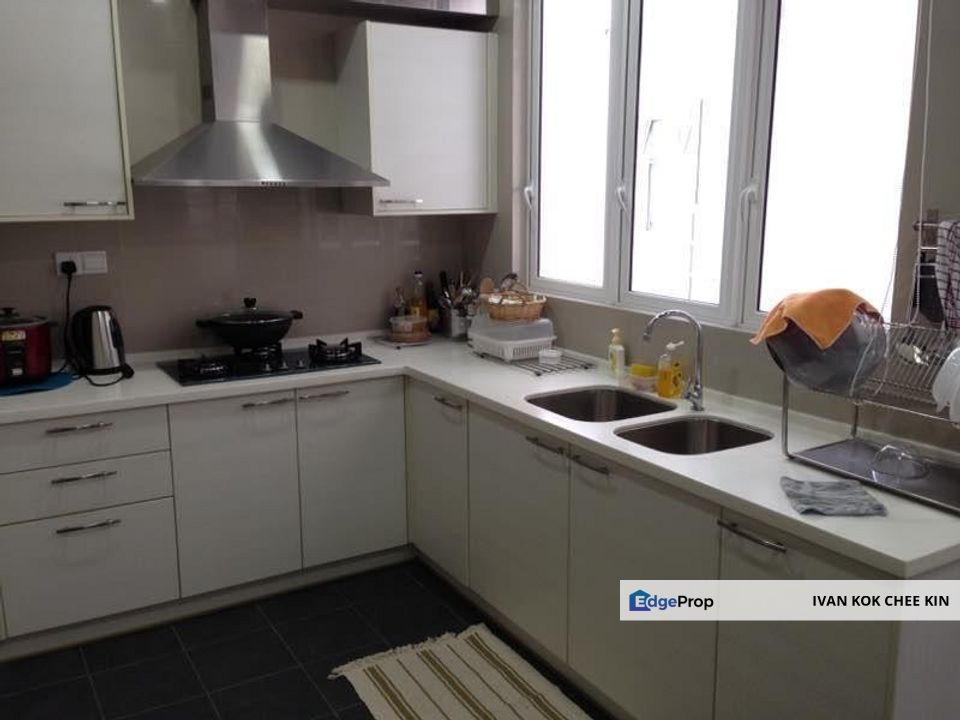 Well Renovated With 3 Carpark Lot, Selangor, Bandar Utama