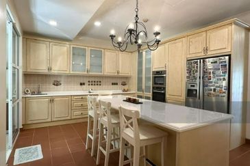 Fully Renovated & Extended, Good Unit Condition with Huge Garden