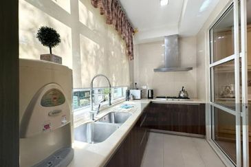 Fully Renovated & Extended, Good Unit Condition with Huge Garden