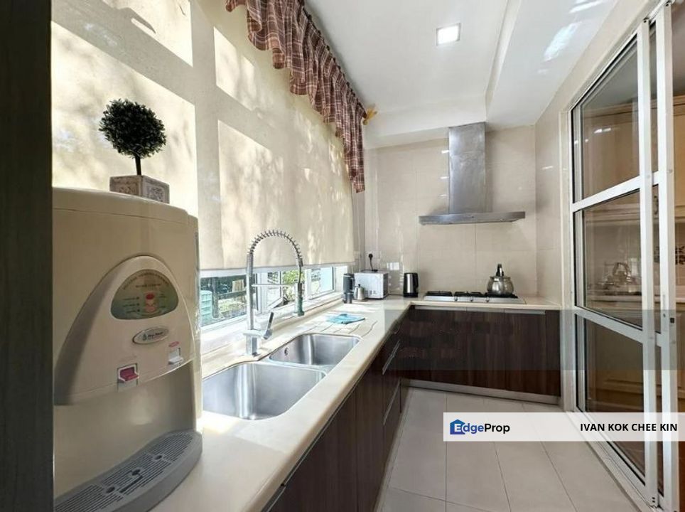 Fully Renovated & Extended, Good Unit Condition with Huge Garden, Selangor, USJ Heights