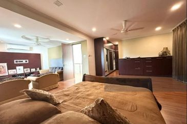 Fully Renovated & Extended, Good Unit Condition with Huge Garden